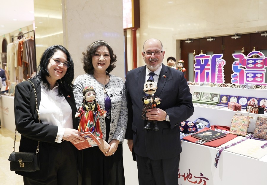 与古巴驻华大使白诗德合影 (3).jpg